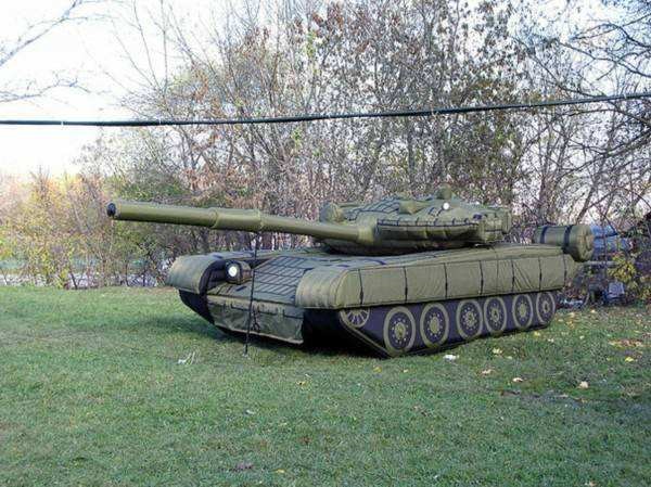 郊区陆地军事假目标坦克